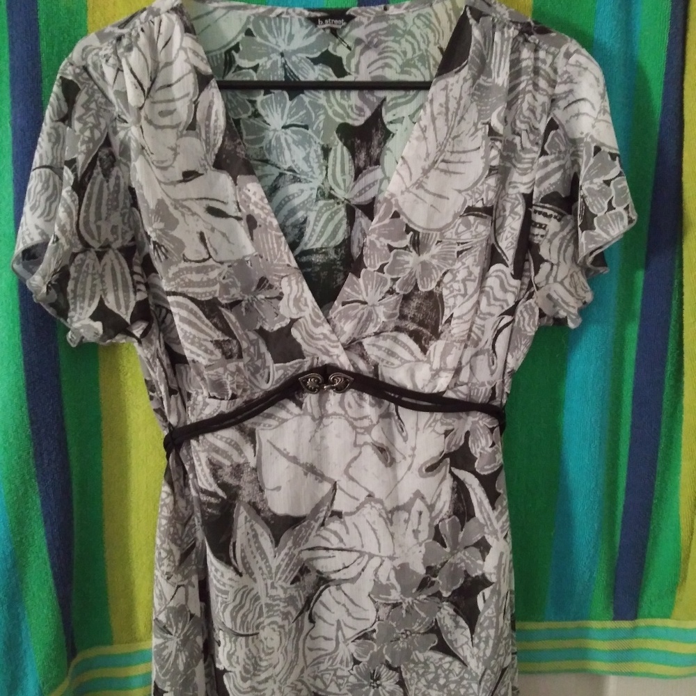 V neck tie back blouse